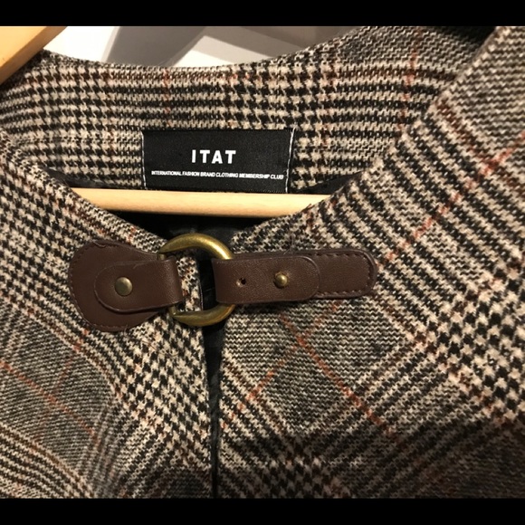 Women's Cape - Picture 2 of 9